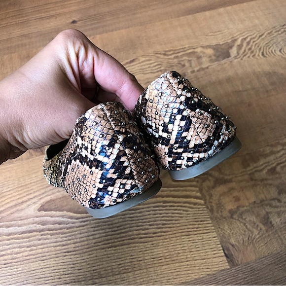 Steve Madden Pointed Toe Snakeskin SlipOn Studded Black Tan Leather Flats Size 7 - Picture 4 of 7